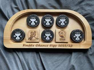 Chance liga - finále 1-6, set of game used puck in wooden box
