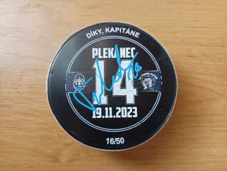 Rytíři Kladno - goal puck - Jiří Ticháček - 19/11/23 - KLA vs PLZ