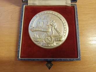 Štít Únorového Vítězství - TJ Spartak Praha Sokolovo - 1954 - original silver medal / plaque