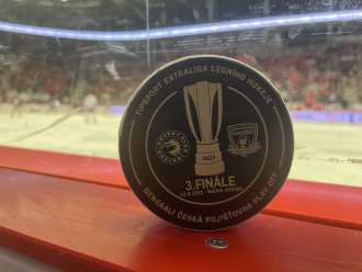 Czech league playoff finals - game used puck, game 3 (2/25) - TRI vs HK, 22/4/23